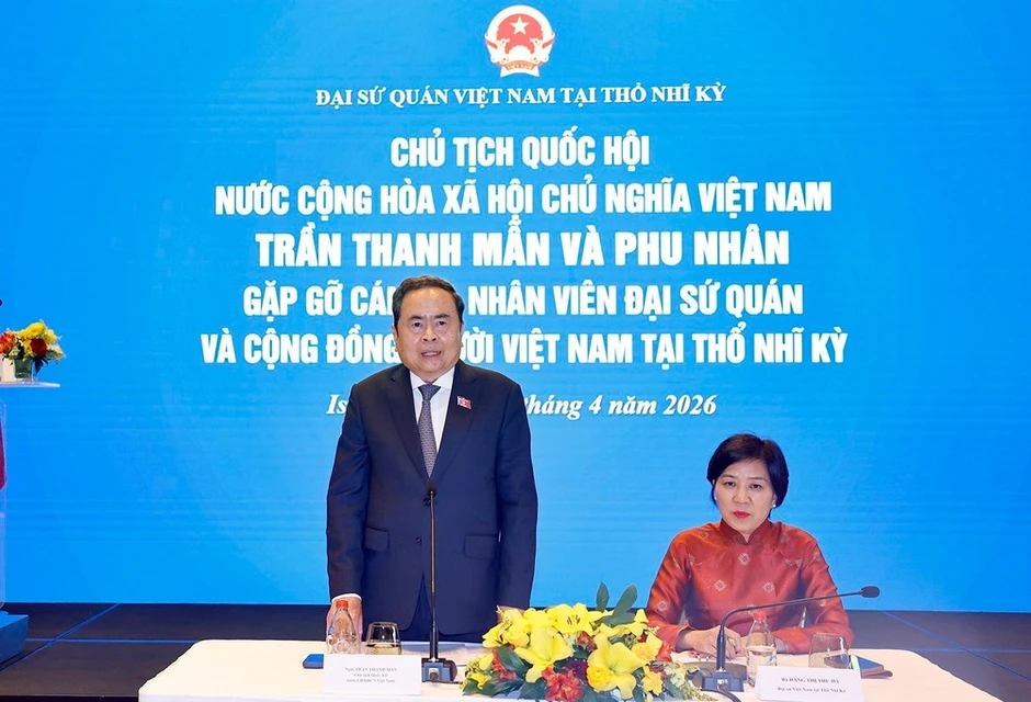 [Ảnh] Chủ tịch Quốc hội gặp gỡ cộng đồng người Việt Nam tại Thổ Nhĩ Kỳ