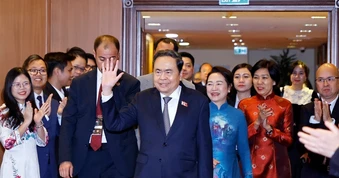[Ảnh] Chủ tịch Quốc hội gặp gỡ cộng đồng người Việt Nam tại Thổ Nhĩ Kỳ