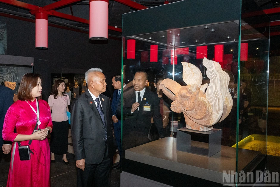 [Ảnh] Chủ tịch Quốc hội kiêm Chủ tịch Hạ viện Vương quốc Thái Lan Sophon Zaram tham quan Nhà Quốc hội