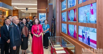 [Ảnh] Chủ tịch Quốc hội kiêm Chủ tịch Hạ viện Vương quốc Thái Lan Sophon Zaram tham quan Nhà Quốc hội