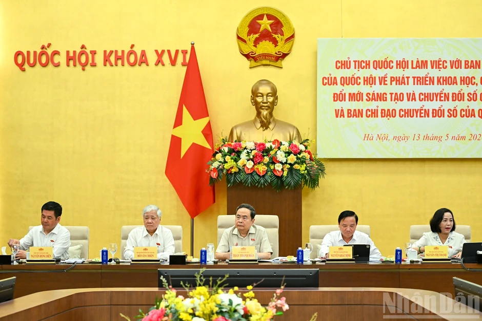 [Ảnh] Chủ tịch Quốc hội làm việc về phát triển khoa học-công nghệ, đổi mới sáng tạo và chuyển đổi số quốc gia