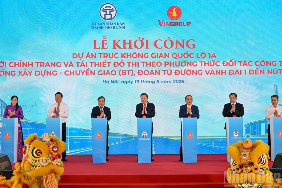 [Ảnh] Chủ tịch Quốc hội Trần Thanh Mẫn dự Lễ khởi công Dự án trục không gian Quốc lộ 1A