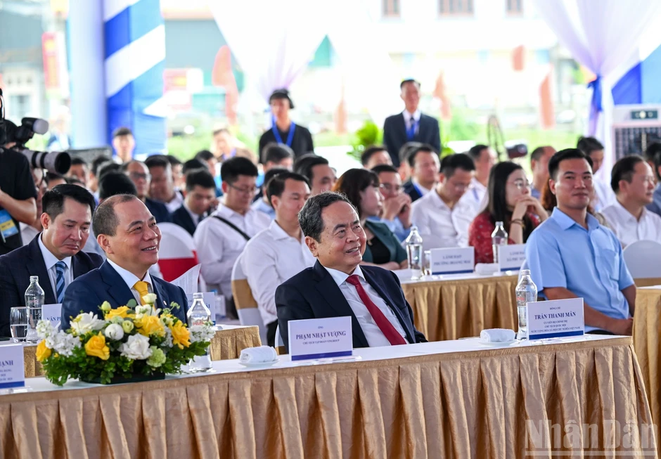 [Ảnh] Chủ tịch Quốc hội Trần Thanh Mẫn dự Lễ khởi công Dự án trục không gian Quốc lộ 1A