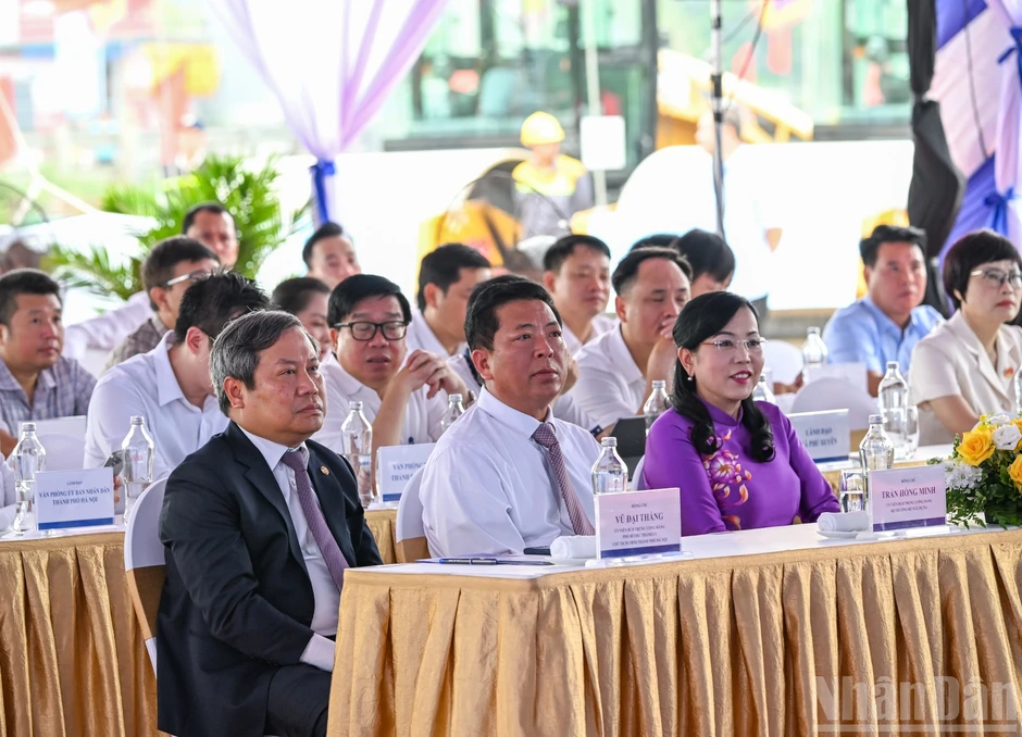 [Ảnh] Chủ tịch Quốc hội Trần Thanh Mẫn dự Lễ khởi công Dự án trục không gian Quốc lộ 1A