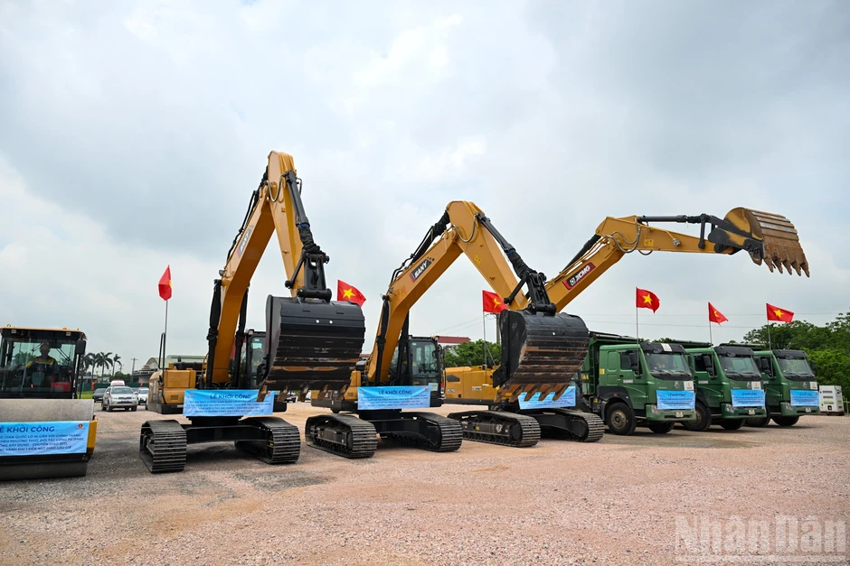 [Ảnh] Chủ tịch Quốc hội Trần Thanh Mẫn dự Lễ khởi công Dự án trục không gian Quốc lộ 1A