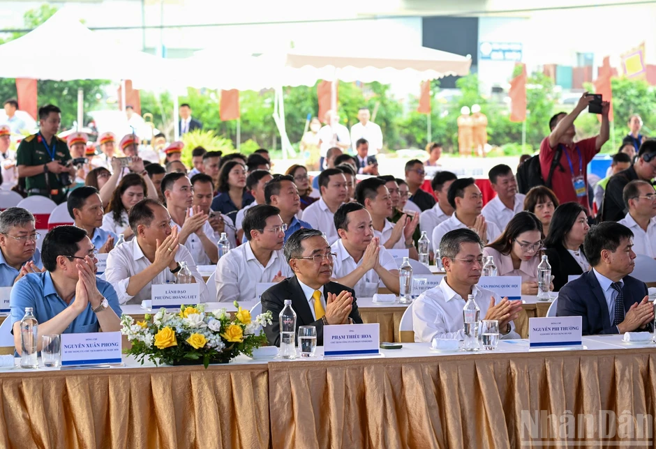 [Ảnh] Chủ tịch Quốc hội Trần Thanh Mẫn dự Lễ khởi công Dự án trục không gian Quốc lộ 1A