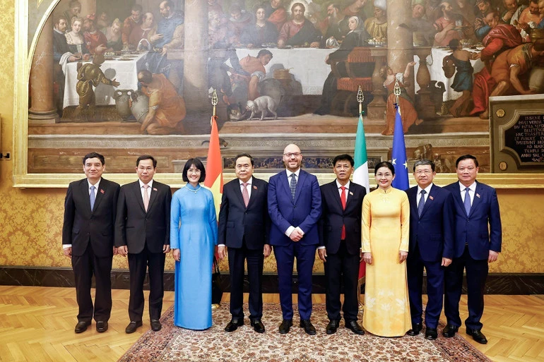 [Ảnh] Chủ tịch Quốc hội Trần Thanh Mẫn hội đàm với Chủ tịch Hạ viện Italia