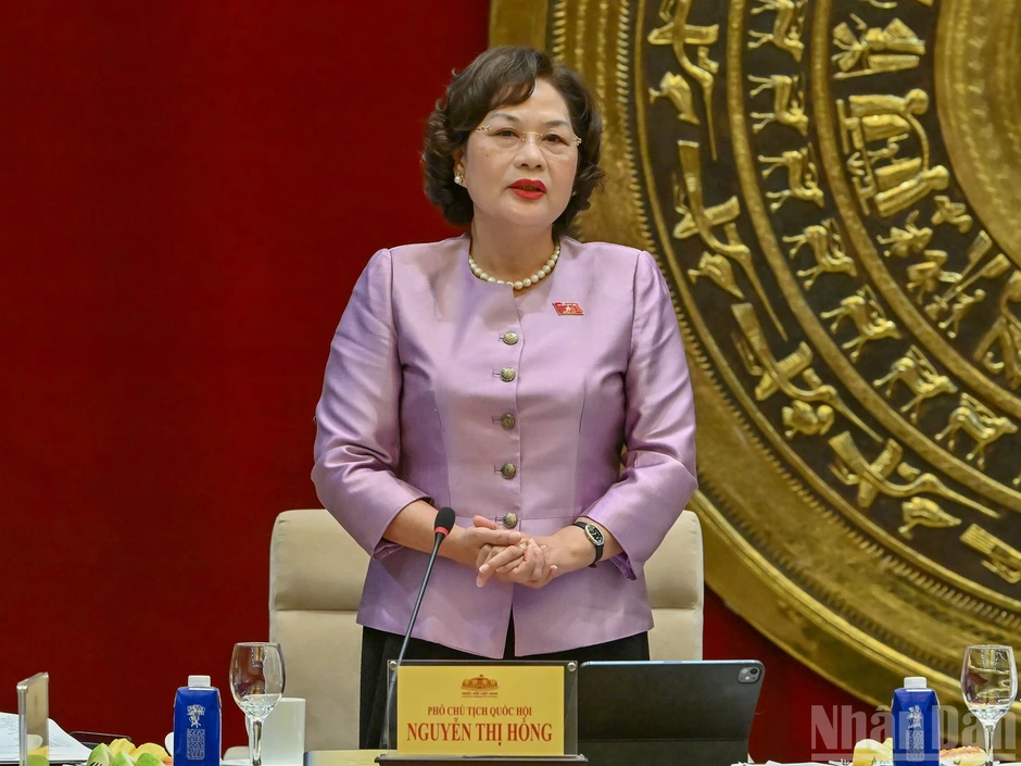 [Ảnh] Chủ tịch Quốc hội Trần Thanh Mẫn làm việc với Thường trực Ủy ban Kinh tế và Tài chính