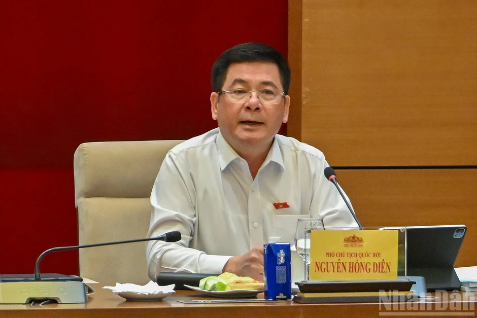[Ảnh] Chủ tịch Quốc hội Trần Thanh Mẫn làm việc với Thường trực Ủy ban Kinh tế và Tài chính