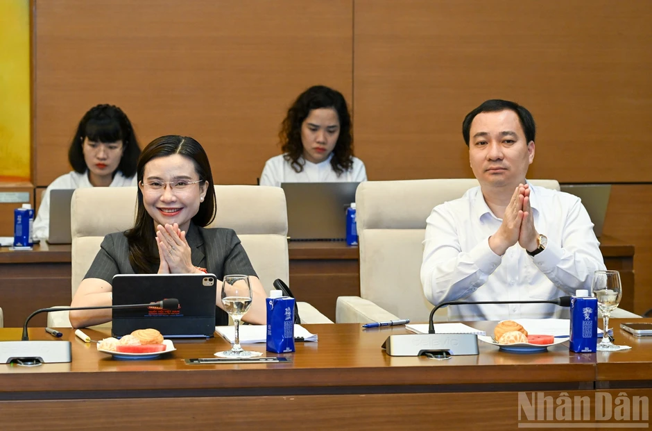 [Ảnh] Chủ tịch Quốc hội Trần Thanh Mẫn làm việc với Thường trực Ủy ban Văn hóa và Xã hội