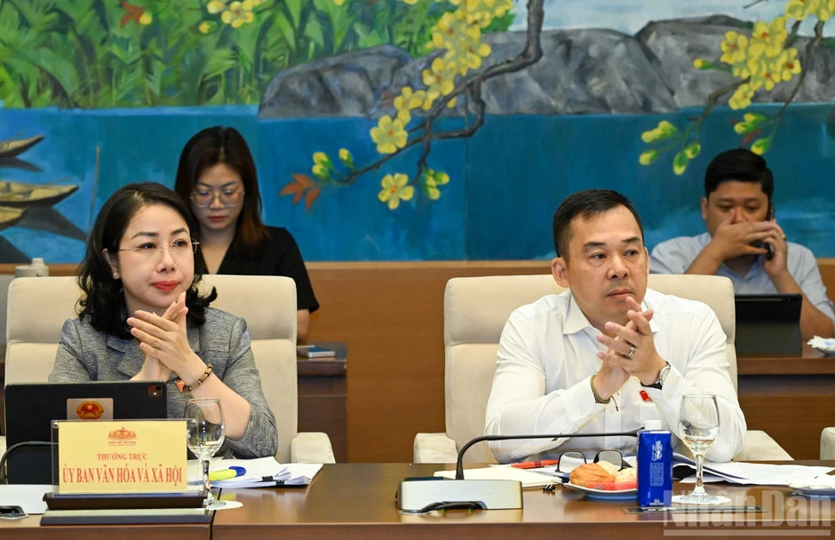 [Ảnh] Chủ tịch Quốc hội Trần Thanh Mẫn làm việc với Thường trực Ủy ban Văn hóa và Xã hội