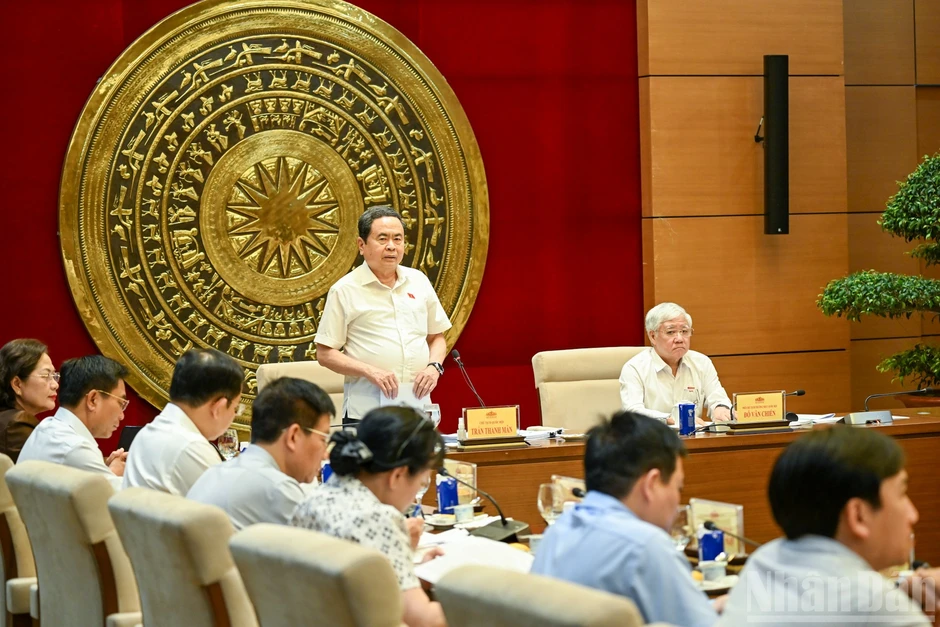 [Ảnh] Chủ tịch Quốc hội Trần Thanh Mẫn làm việc với Văn phòng Quốc hội