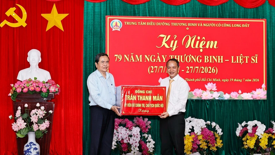 [Ảnh] Chủ tịch Quốc hội Trần Thanh Mẫn tặng quà thương binh tại Thành phố Hồ Chí Minh
