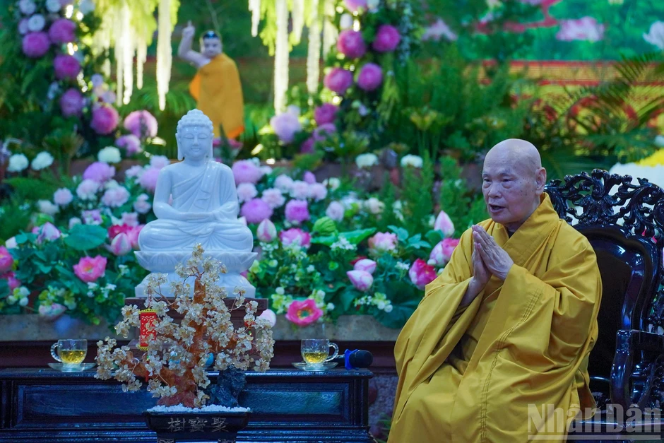 [Ảnh] Chủ tịch Quốc hội Trần Thanh Mẫn thăm, chúc mừng Đại lễ Phật đản 2570, Phật lịch 2026 tại Thành phố Hồ Chí Minh