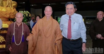 [Ảnh] Chủ tịch Quốc hội Trần Thanh Mẫn thăm, chúc mừng Đại lễ Phật đản 2570, Phật lịch 2026 tại Thành phố Hồ Chí Minh