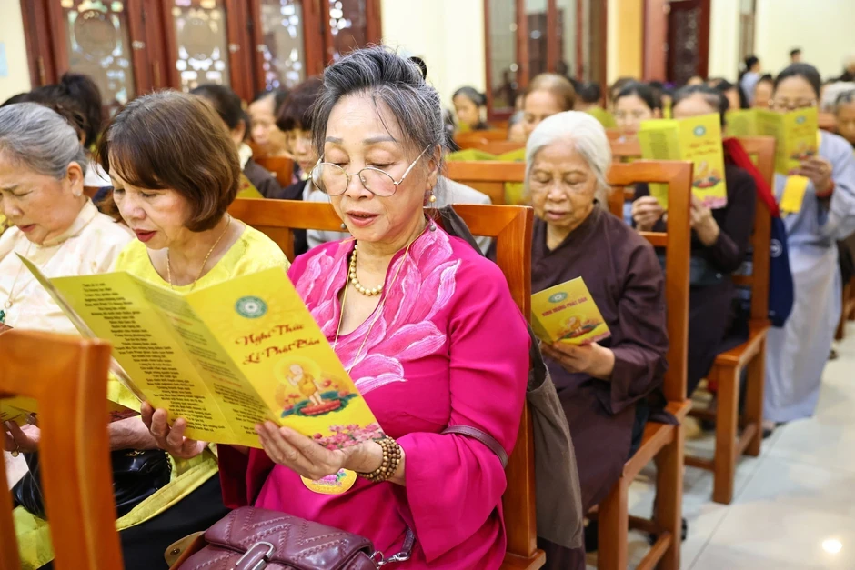 [Ảnh] Đại lễ Phật đản lan tỏa tâm từ bi tới Phật tử và công chúng