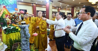 [Ảnh] Đại lễ Phật đản lan tỏa tâm từ bi tới Phật tử và công chúng