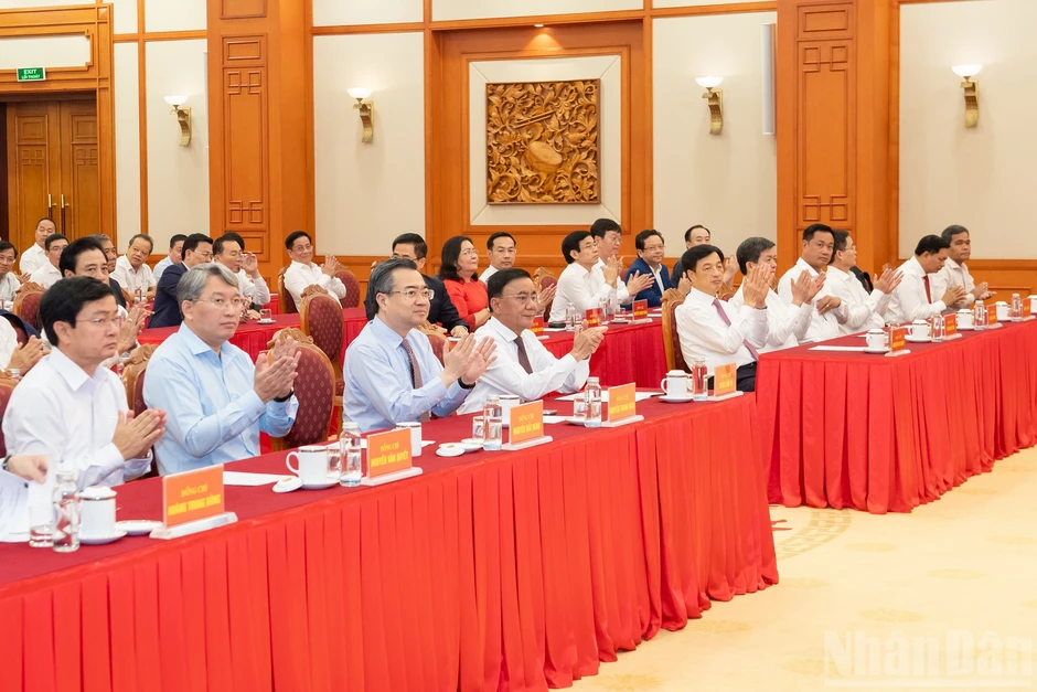 [Ảnh] Hội nghị công bố các Quyết định của Bộ Chính trị, Ban Bí thư về công tác cán bộ