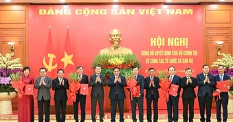 [Ảnh] Hội nghị công bố Quyết định của Bộ Chính trị về công tác tổ chức và cán bộ