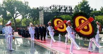 [Ảnh] Lãnh đạo Đảng, Nhà nước dâng hương tưởng niệm các Anh hùng liệt sĩ