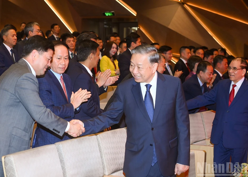 [Ảnh] Lễ kỷ niệm 75 năm Ngày Báo Nhân Dân ra số đầu
