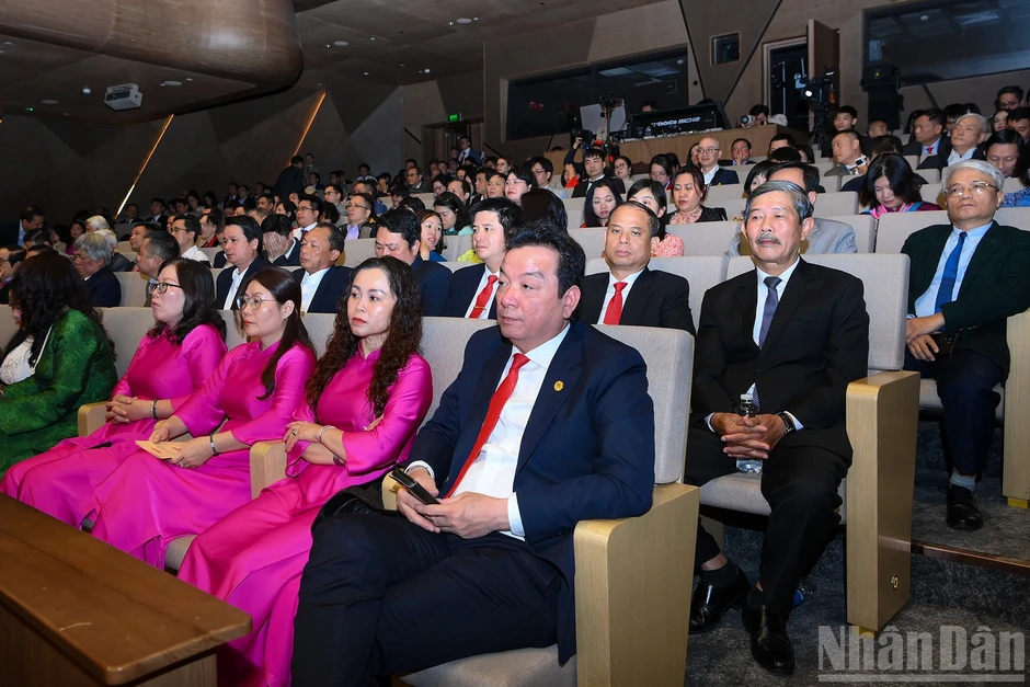 [Ảnh] Lễ kỷ niệm 75 năm Ngày Báo Nhân Dân ra số đầu
