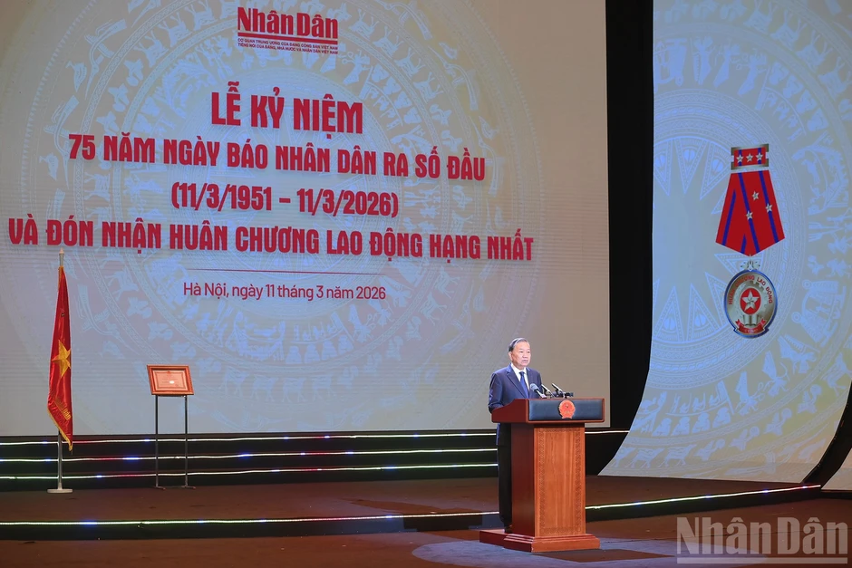 [Ảnh] Lễ kỷ niệm 75 năm Ngày Báo Nhân Dân ra số đầu