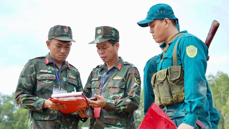 [Ảnh] Nâng cao trình độ huấn luyện dân quân tự vệ