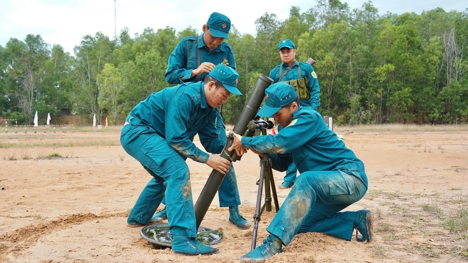 [Ảnh] Nâng cao trình độ huấn luyện dân quân tự vệ