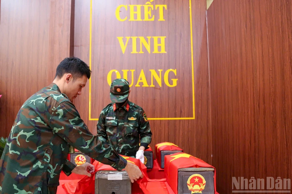 [Ảnh] Quy tập hai hài cốt liệt sĩ tại Công viên Lê Thị Riêng