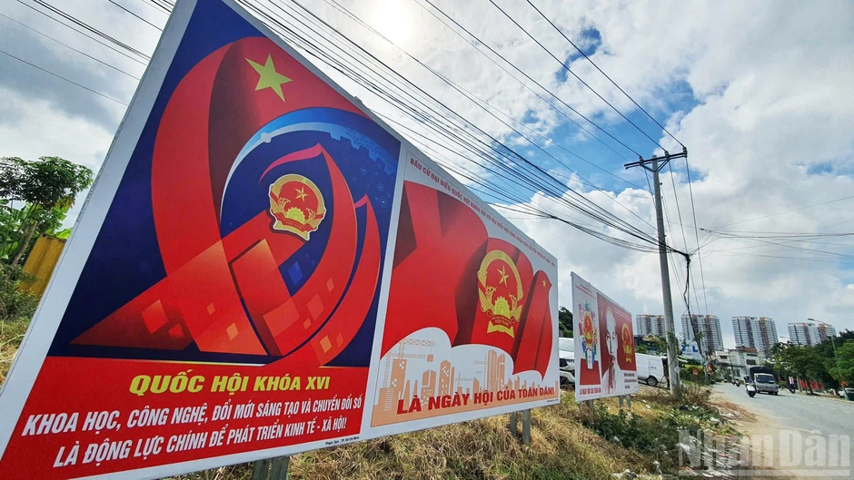[Ảnh] Thành phố Hồ Chí Minh trang trí cờ hoa trước ngày bầu cử