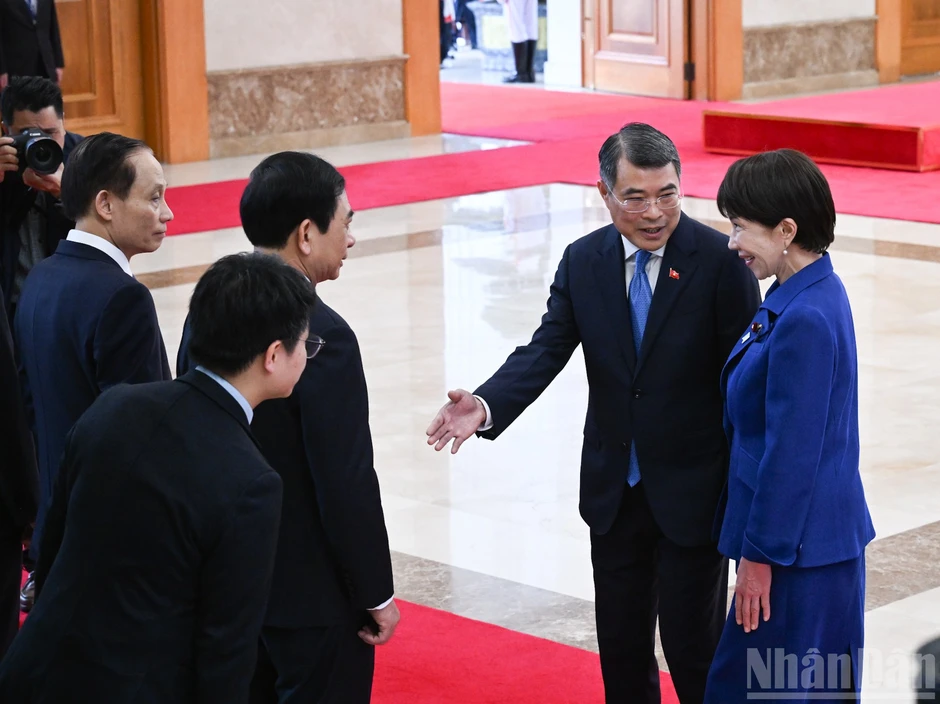 [Ảnh] Thủ tướng Lê Minh Hưng chủ trì lễ đón Thủ tướng Nhật Bản Takaichi Sanae