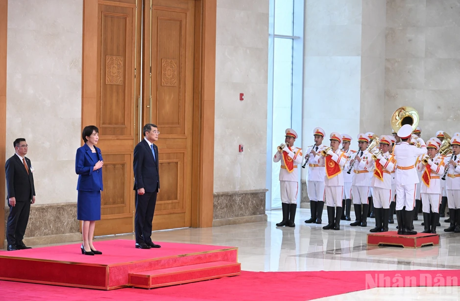 [Ảnh] Thủ tướng Lê Minh Hưng chủ trì lễ đón Thủ tướng Nhật Bản Takaichi Sanae
