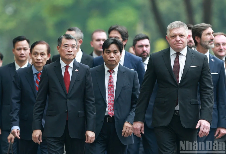 [Ảnh] Thủ tướng Lê Minh Hưng chủ trì lễ đón Thủ tướng Slovakia Robert Fico
