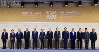 [Ảnh] Thủ tướng Lê Minh Hưng chụp ảnh chung cùng các Trưởng đoàn dự Hội nghị cấp cao ASEAN-Nga