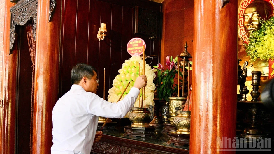 [Ảnh] Thủ tướng Lê Minh Hưng dâng hương tại Nghĩa trang Liệt sĩ Quốc gia Trường Sơn và Khu di tích quốc gia đặc biệt Thành cổ Quảng Trị