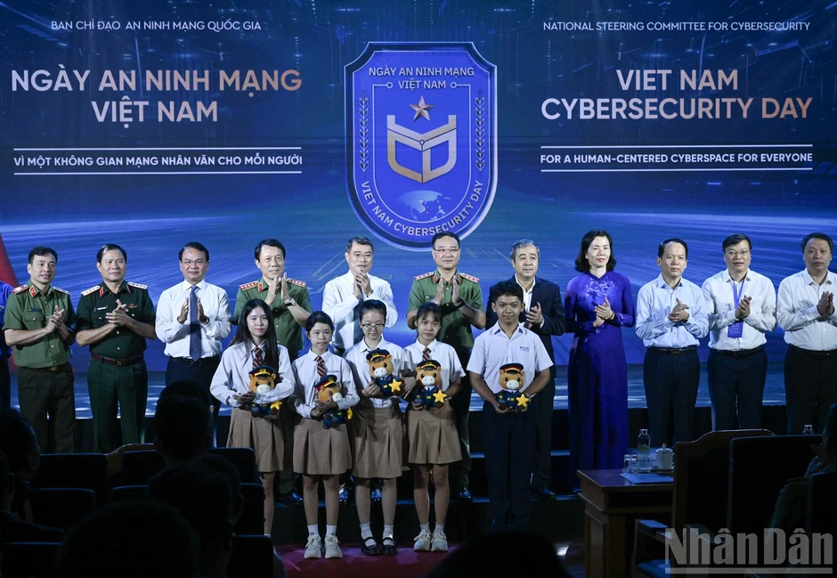 [Ảnh] Thủ tướng Lê Minh Hưng dự Lễ Mít tinh hưởng ứng Ngày An ninh mạng Việt Nam