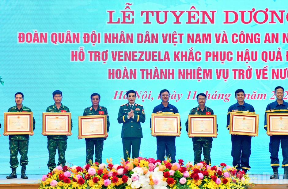 [Ảnh] Thủ tướng Lê Minh Hưng dự Lễ tuyên dương Đoàn cứu hộ, cứu nạn Việt Nam hỗ trợ Venezuela khắc phục hậu quả động đất