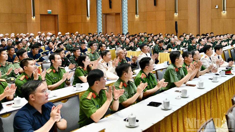 [Ảnh] Thủ tướng Lê Minh Hưng dự Lễ tuyên dương Đoàn cứu hộ, cứu nạn Việt Nam hỗ trợ Venezuela khắc phục hậu quả động đất