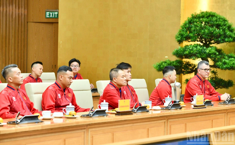 [Ảnh] Thủ tướng Lê Minh Hưng gặp mặt, chúc mừng đội tuyển bóng đá nam U17 quốc gia Việt Nam