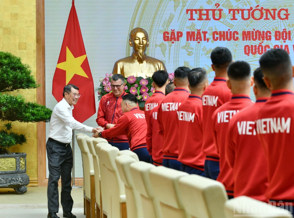 [Ảnh] Thủ tướng Lê Minh Hưng gặp mặt, chúc mừng đội tuyển bóng đá nam U17 quốc gia Việt Nam