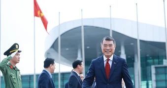 [Ảnh] Thủ tướng Lê Minh Hưng lên đường tham dự Hội nghị Cấp cao ASEAN 48 tại Philippines