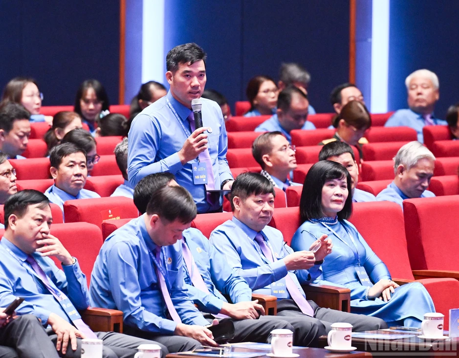 [Ảnh] Thủ tướng Lê Minh Hưng thảo luận với các đại biểu dự Đại hội XIV Công đoàn Việt Nam