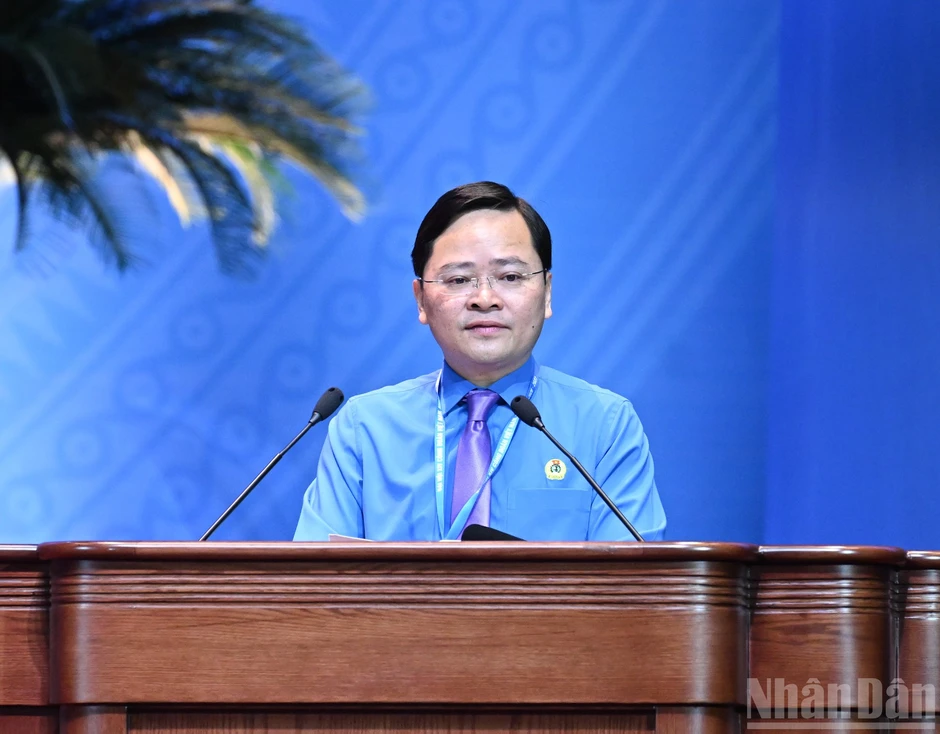 [Ảnh] Thủ tướng Lê Minh Hưng thảo luận với các đại biểu dự Đại hội XIV Công đoàn Việt Nam