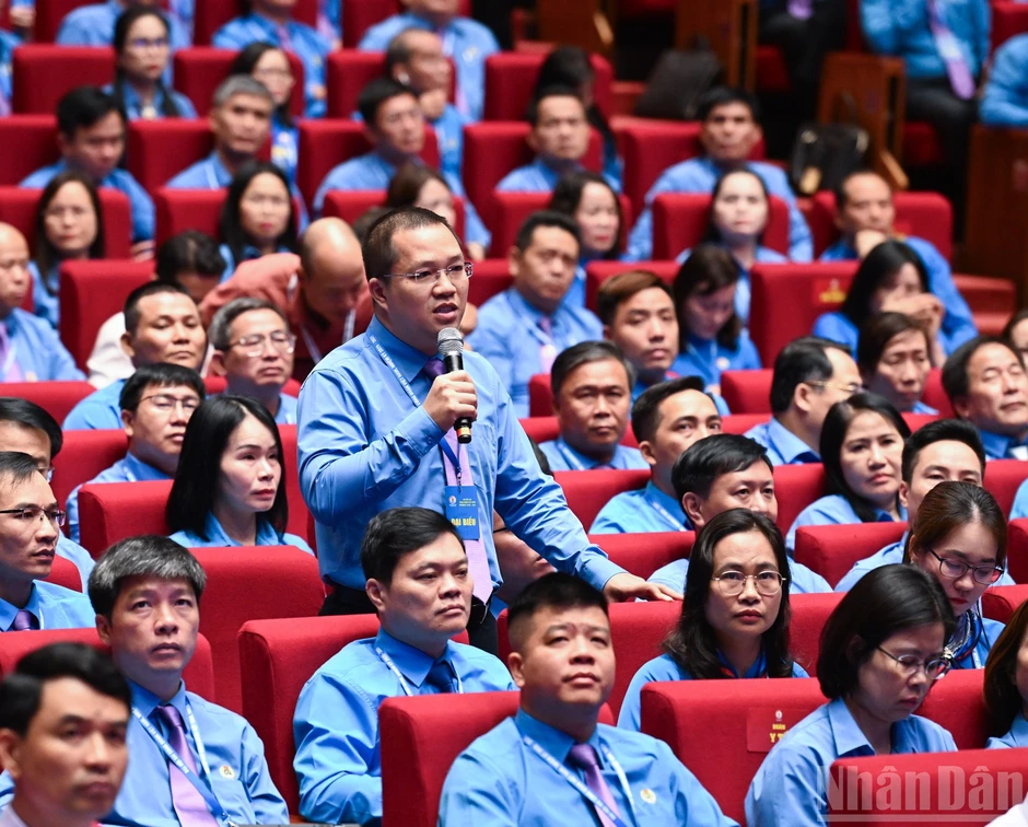[Ảnh] Thủ tướng Lê Minh Hưng thảo luận với các đại biểu dự Đại hội XIV Công đoàn Việt Nam