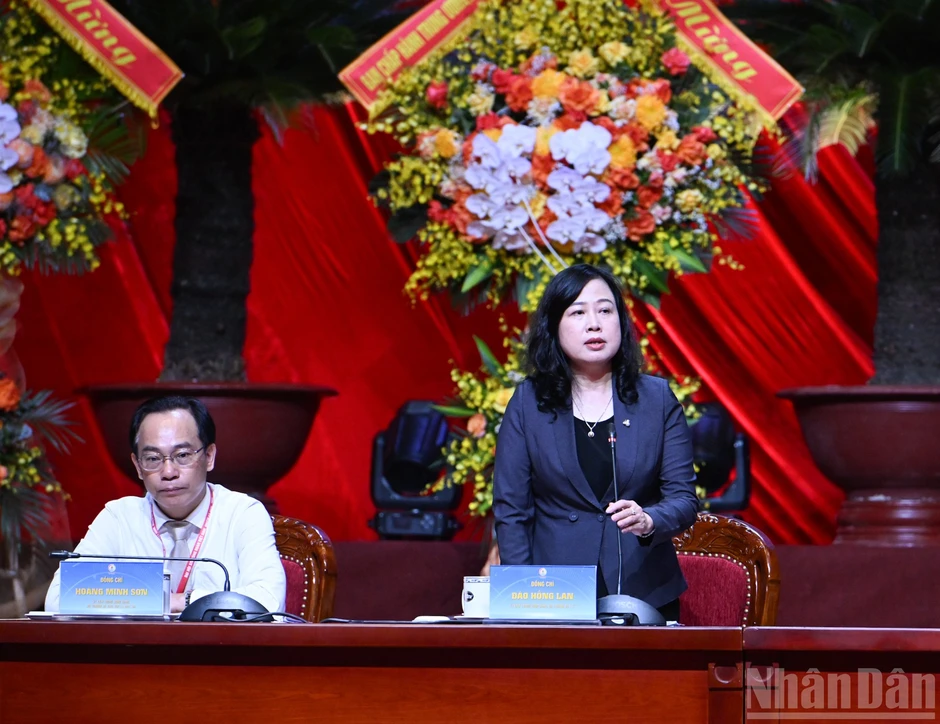 [Ảnh] Thủ tướng Lê Minh Hưng thảo luận với các đại biểu dự Đại hội XIV Công đoàn Việt Nam