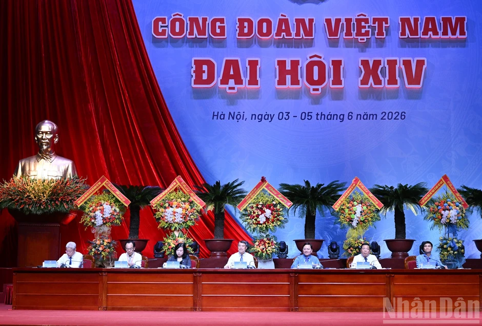 [Ảnh] Thủ tướng Lê Minh Hưng thảo luận với các đại biểu dự Đại hội XIV Công đoàn Việt Nam
