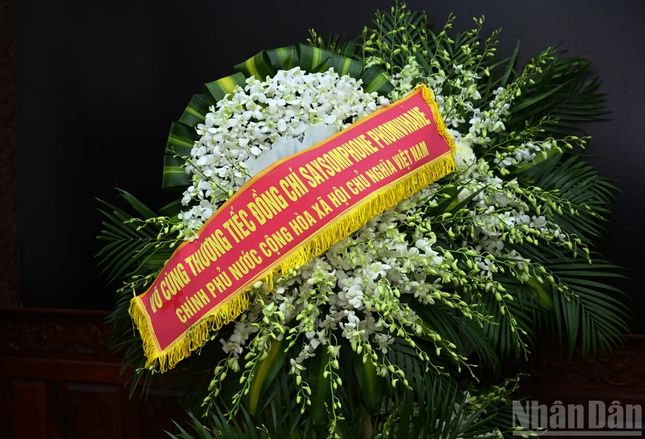[Ảnh] Thủ tướng Lê Minh Hưng viếng Chủ tịch Quốc hội Lào Saysomphone Phomvihane