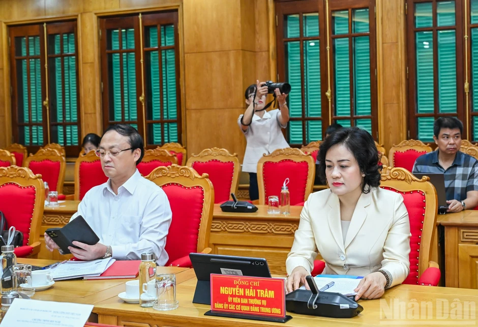 [Ảnh] Thường trực Ban Bí thư Trần Cẩm Tú chủ trì Hội nghị Ban Thường vụ Đảng ủy các cơ quan Đảng Trung ương