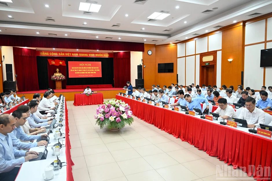 [Ảnh] Thường trực Ban Bí thư Trần Cẩm Tú chủ trì Hội nghị giao ban với các Tỉnh ủy, Thành ủy, Đảng ủy, các ban Đảng
